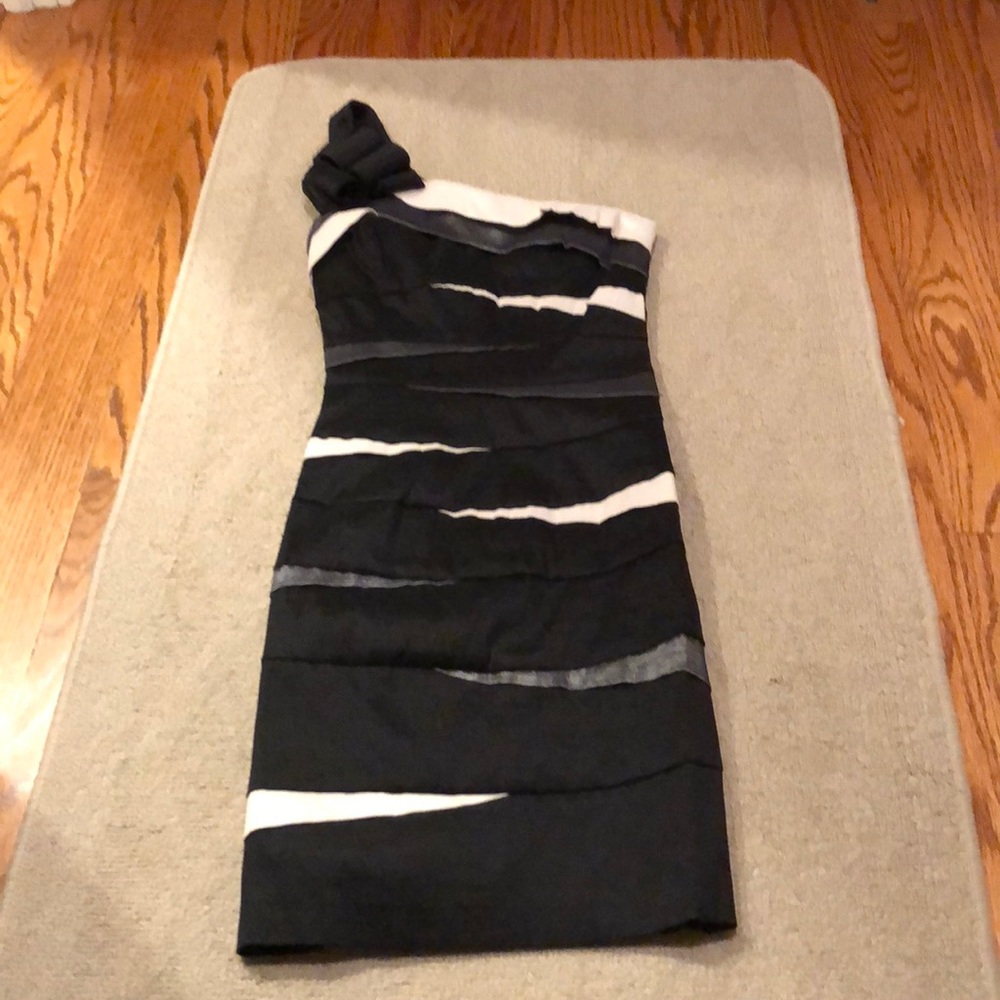 One-shoulder cocktail dress